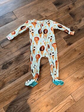 Posh Peanut "Scoops" Footie